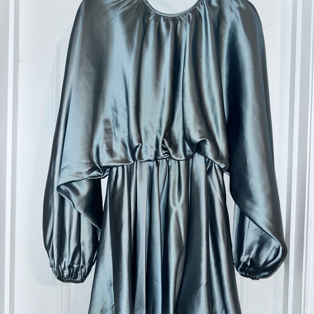 Elegant Metallic Green Dress with Balloon Sleeves